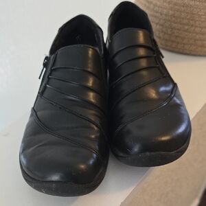 Earth Spirit Women's Black Slip-On Casual Loafers